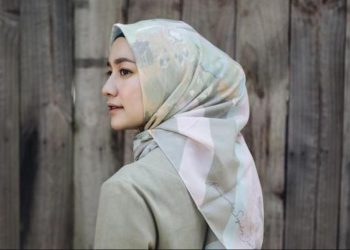 7 Warna Jilbab Yang Cocok Untuk Baju Hijau Muda