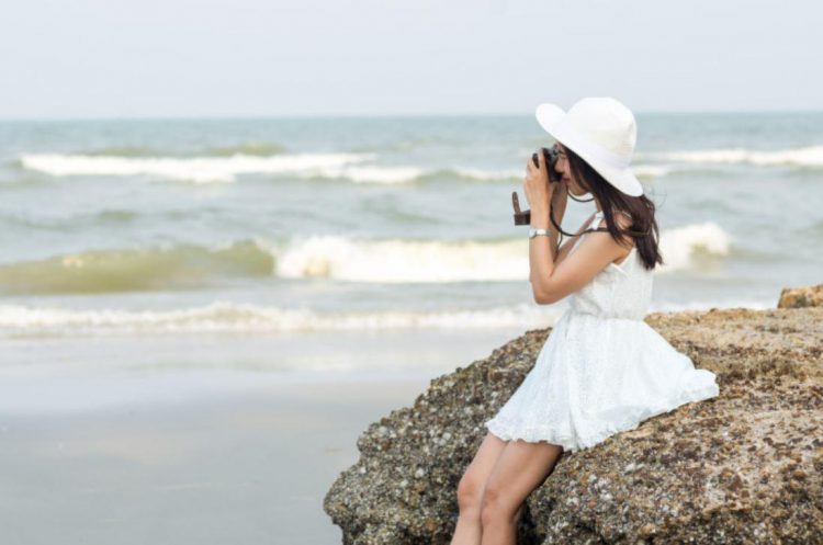 9 Gaya Berfoto Di Pantai Yang Elegan Dan Instagenic 