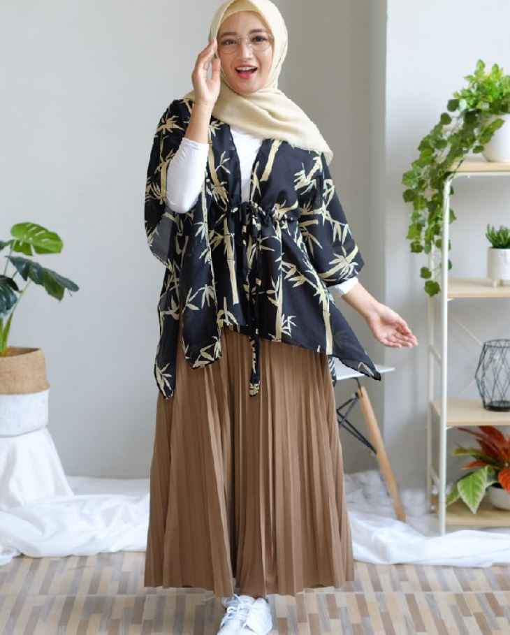 Rok Plisket dan Outer Kimono 
