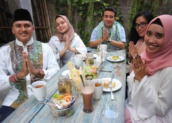 Pahala Mentraktir Teman Makan