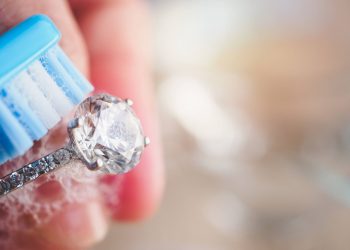 cara membersihkan cincin