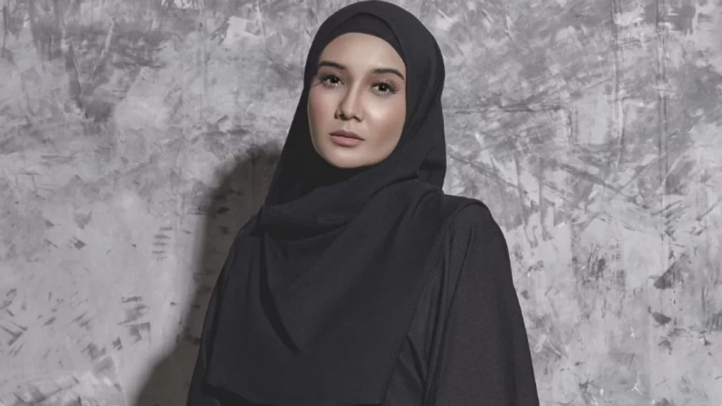 sifat wanita penyuka warna hitam