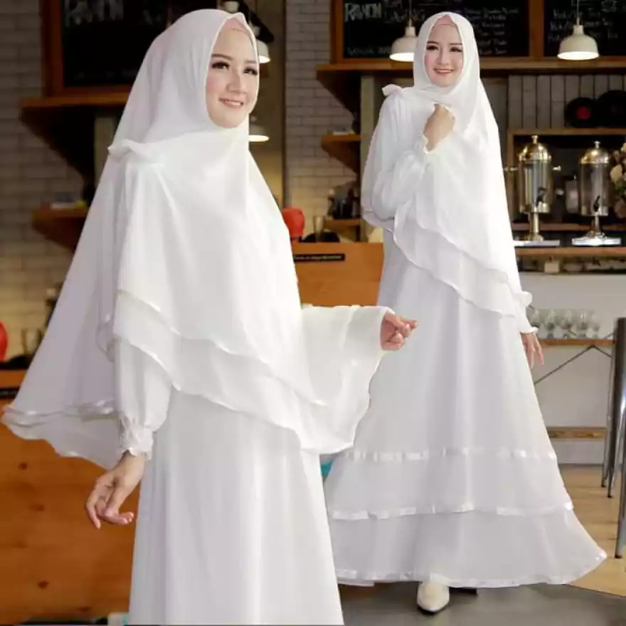 gamis putih dan hijab putih